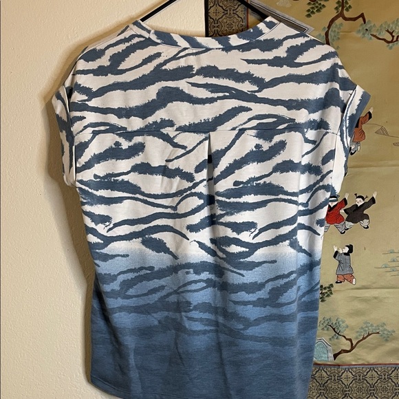 Como Vintage Blue and White Patterned Muscle Tee - Picture 5 of 5